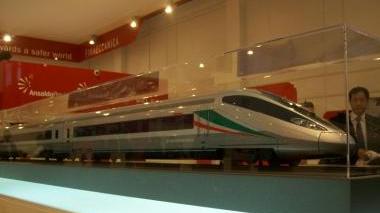 Il modellino del treno V300 ad alta velocità