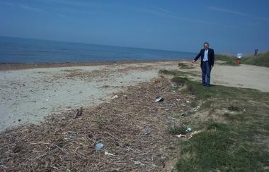Degrado sulla spiaggia di Calambrone 