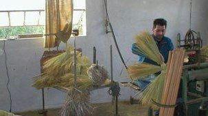 Un’azienda artigianale per la produzione delle scope