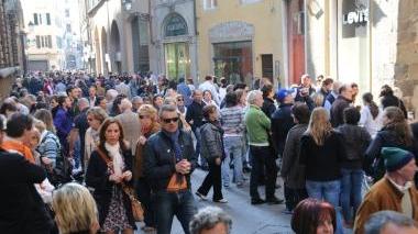 Turisti che affollano il centro storico