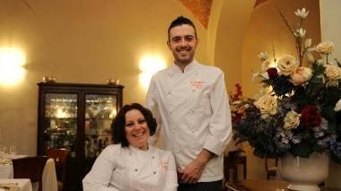 <b>TALENTI EMERGENTI </b>Alessio Biagi e Giulia Montefiori in abiti da cucina al ristorante da Canapone