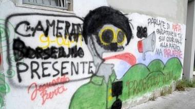 Il murales del liceo imbrattato