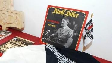 Oggetti che inneggiano al nazifascismo