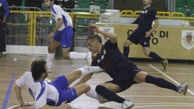 Un’azione di gioco del Prato calcio a cinque