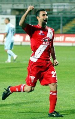 <b>CARIDI </b>esulta dopo la rete di Bergamo 