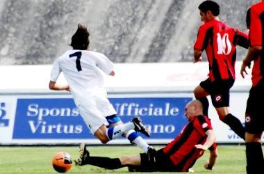 <b>LANCIANO-PISA.</b> A sinistra un intervento deciso su Ilari; sopra, il gol del vantaggio abruzzese  