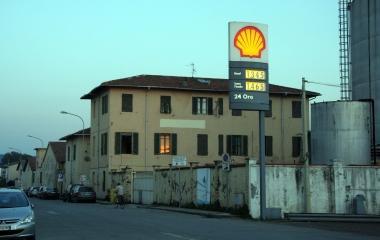 <b>STORICA.</b> Sopra e a destra due immagini della vecchia sede 