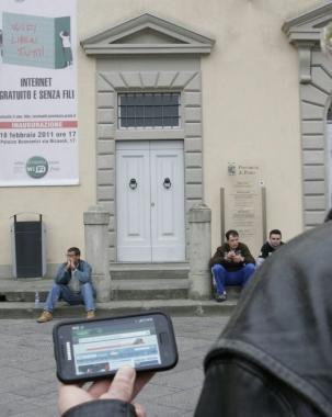 La navigazione wifi in centro &egrave; gratuita ma discontinua 