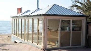 Il gazebo del ristorante Serendipity che verrà demolito; il gestore del popolare locale sanvincenzino ha annunciato ricorso