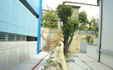 Le due immagini mostrano la vicinanza tra il parcheggio Odeon e il palazzo Astoria 