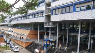 <b>SOCCORSI.</b> L’ingresso dell’ospedale Versilia