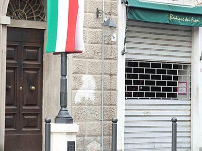 Stelle a cinque punte sulla strada del 25 aprile