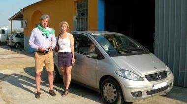 Il sindaco della cittadina tedesca con la moglie dopo il furto