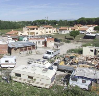 Il campo nomadi di Coltano 