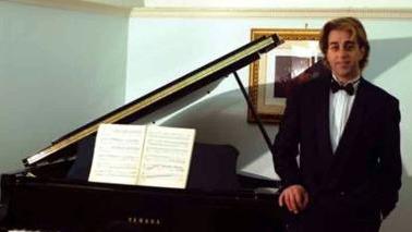 Il pianista Flavio Peconio stasera al saloncino Manzoni