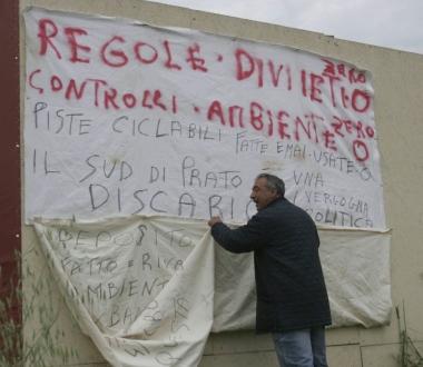 Striscione contro il degrado della zona sud