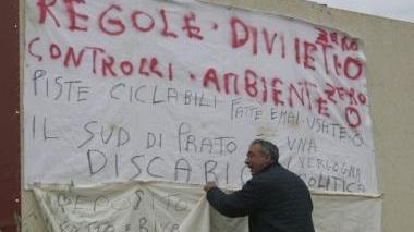 Striscione contro il degrado della zona sud