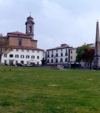 <b>CASTEL DEL PIANO </b>piazza Garibaldi, quella del Comune 