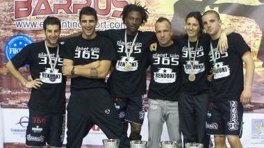 <b>GRUPPO.</b> Gli atleti del Rendoki PlanetWin365 ai tricolori di Napoli
