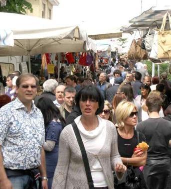 Gran folla alla fiera di Avenza 