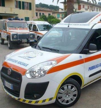 Il nuovo pulmino della pubblica assistenza di Porto Azzurro 