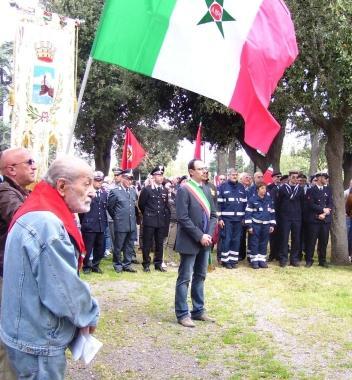 <b>25 APRILE </b>due momenti delle celebrazioni della ricorrenza di ieri a Follonica          