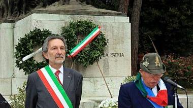 Ferruccio Iacopini durante la sua orazione