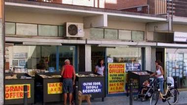 Pasquetta in spiaggia e per negozi a Marina