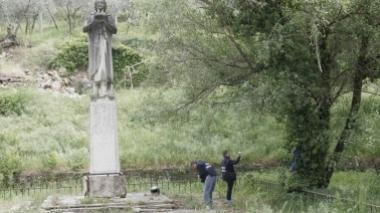 Giovane si uccide in un giardino la notte di Pasqua