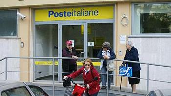Poste in assemblea dopo tre giorni di chiusura per le festività, proteste