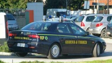 Una macchina della Guardia di Finanza
