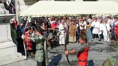 Una gara di arcieri al Palio di Gavinana