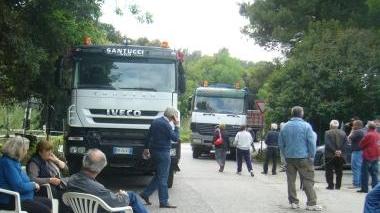 Limoncino, è guerra tra comitato e camionisti Bellabarba: «Ora basta»