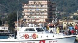 Uno dei mezzi navali in dotazione alla Guardia Costiera di Portoferraio
