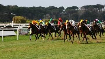 A destra una corsa a San Rossore e sotto Stefano Meli