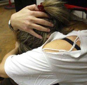 <b>SFRUTTATA.</b> Una ragazzina vittima di violenza in una foto darchivio      