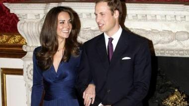 <b>NOZZE DELL’ANNO. </b>Il principe William e Kate Middleton Sotto, il mascheratista Luca Bertozzi