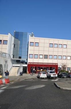 Lospedale di Cecina e, a sinistra lavvocato Bassano e il direttore Calamai 