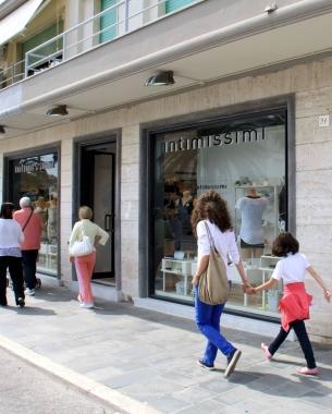 <b>BOUTIQUE.</b> Il negozio di Intimissimi in Passeggiata vittima della rapina 