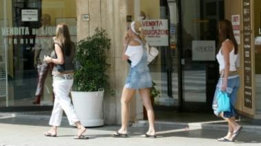 Negozi sempre aperti la domenica ma solo in centro e al Castello