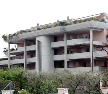 <b>PAURA NEL CONDOMINIO.</b> Il palazzo di via Montramito dove &egrave; accaduto lepisodio 