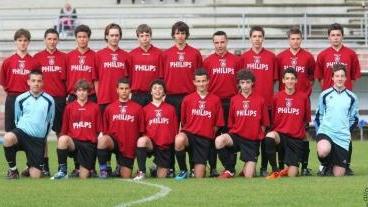 <b>PICCHI.</b> Le foto di tutte le squadre della società bianco amaranto. A sinistra il 1996 di Belli, Pampaloni e Dal Canto; a destra il 1998 allenato da Perfetti