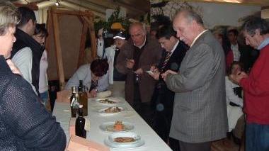 Tutto il paese in festa per una torta
