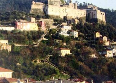 Il castello malaspina di Massa al centro di una nuova polemica Sotto, il sindaco Roberto Pucci 