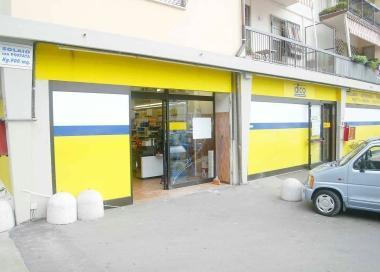 Luisella Brotini (Cgil) e il discount Dico di piazza Italia 