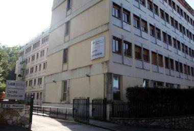 La sede dellAsl di Massa-Carrara. A destra la De Lauretis 