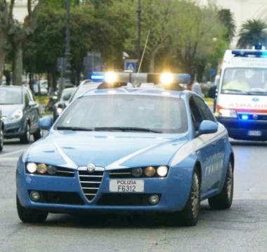 Una volante della polizia 