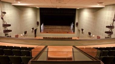 L’interno del cinema-teatro Moderno di Agliana