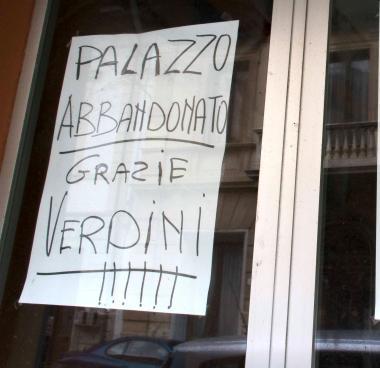 <b>LA PROTESTA.</b> Il cartello appeso allingresso 