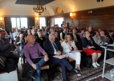 Il pubblico presente al convegno sulle morti causate dal lavoro a contatto con lamianto 